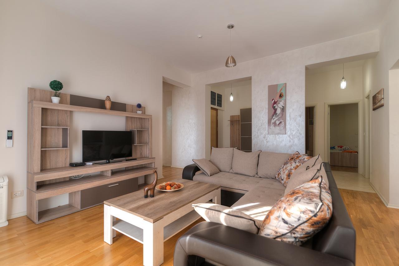 Apartments Harmonia Colours บุดวา ภายนอก รูปภาพ